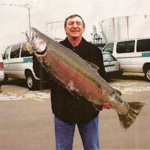 Al_and_his_34_lbs_steelhead.jpg