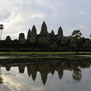 1065AngkorWatReflectionAtSunrise.jpg