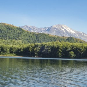 A11MountainLoomingOverIcewaterLakeP8110130.jpg